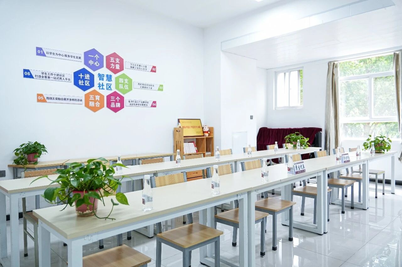 围坐话心声，暖心助成长 | “情暖社区，共话青春”一站式学生社区学生代表座谈会 第 8 张