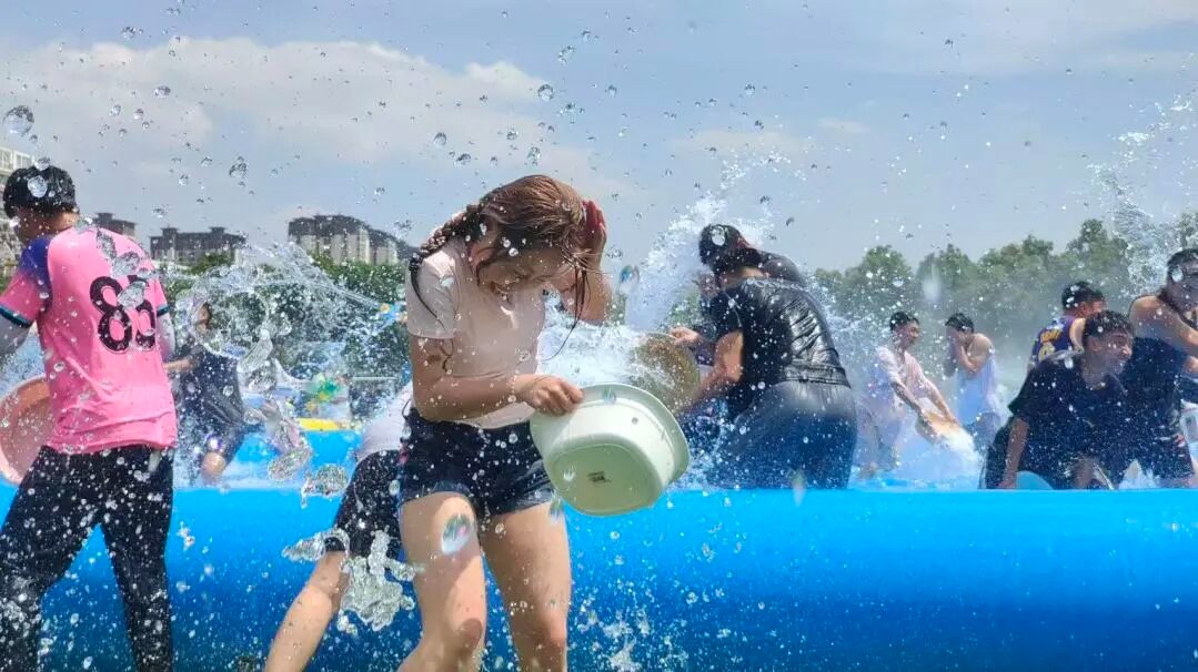 清凉暴击！云经管学生社区文化节，全员 “湿” 放快乐 第 18 张