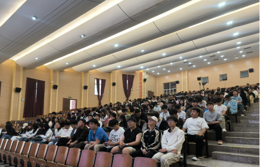 执责任之笔，绘青春答卷——我校举办2026年5月班长例会暨专题培训会 第 4 张