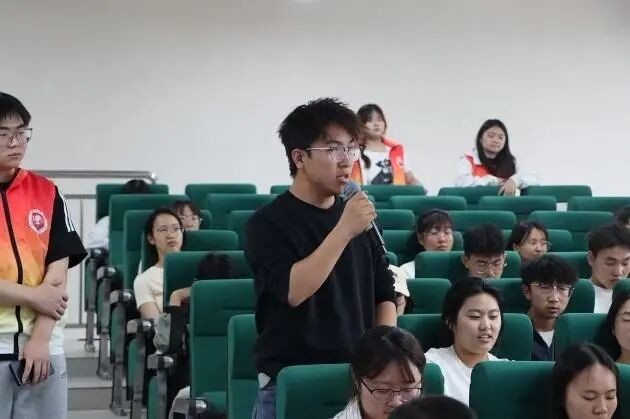 围坐话心声，暖心助成长 | “情暖社区，共话青春”一站式学生社区学生代表座谈会 第 7 张