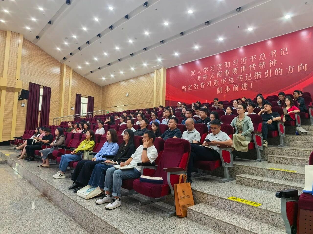 “跳出辅导员素质能力大赛看比赛” ——我校举办9月辅导员工作论坛 第 4 张 “跳出辅导员素质能力大赛看比赛” ——我校举办9月辅导员工作论坛 第 4 张