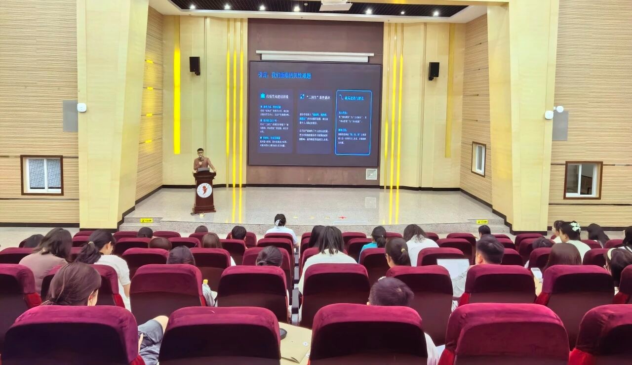 2025-2026学年第二期辅导员论坛顺利举行——微光聚星河，聚力育桃李 第 4 张