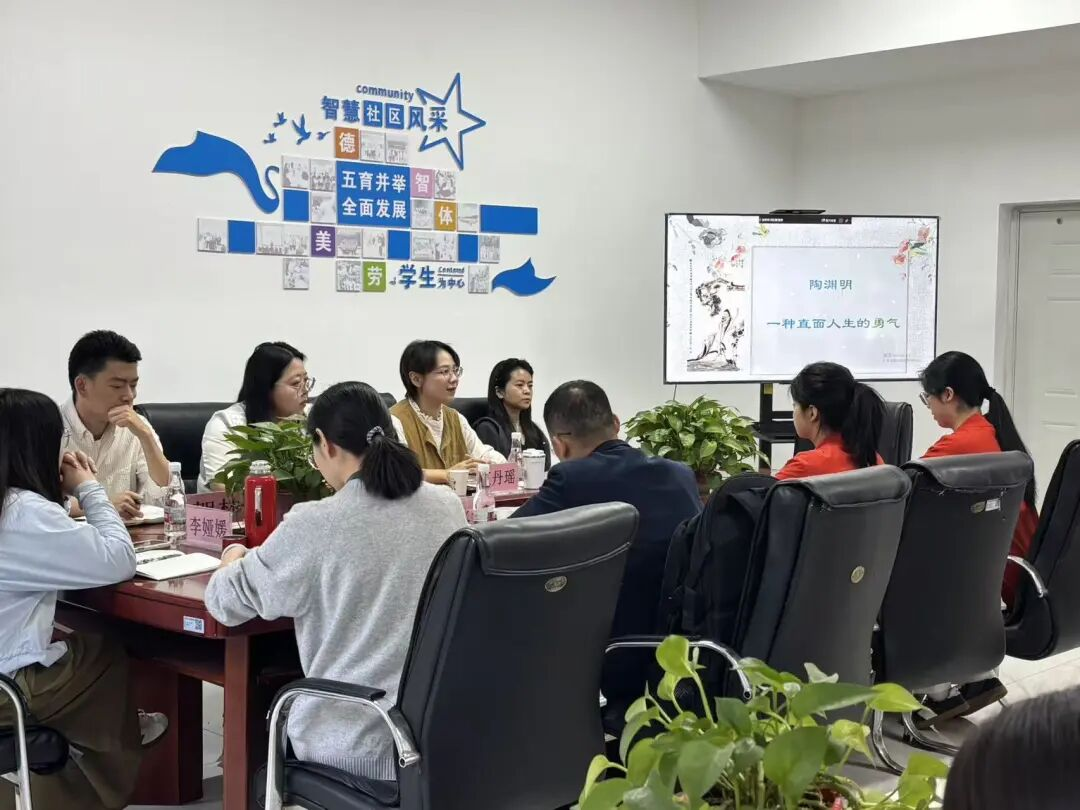 书香铸魂润社区 思政赋能育新人｜财经商贸学院依托“一站式”学生社区开展“寻光・阅见”系列读书分享活动 第 2 张