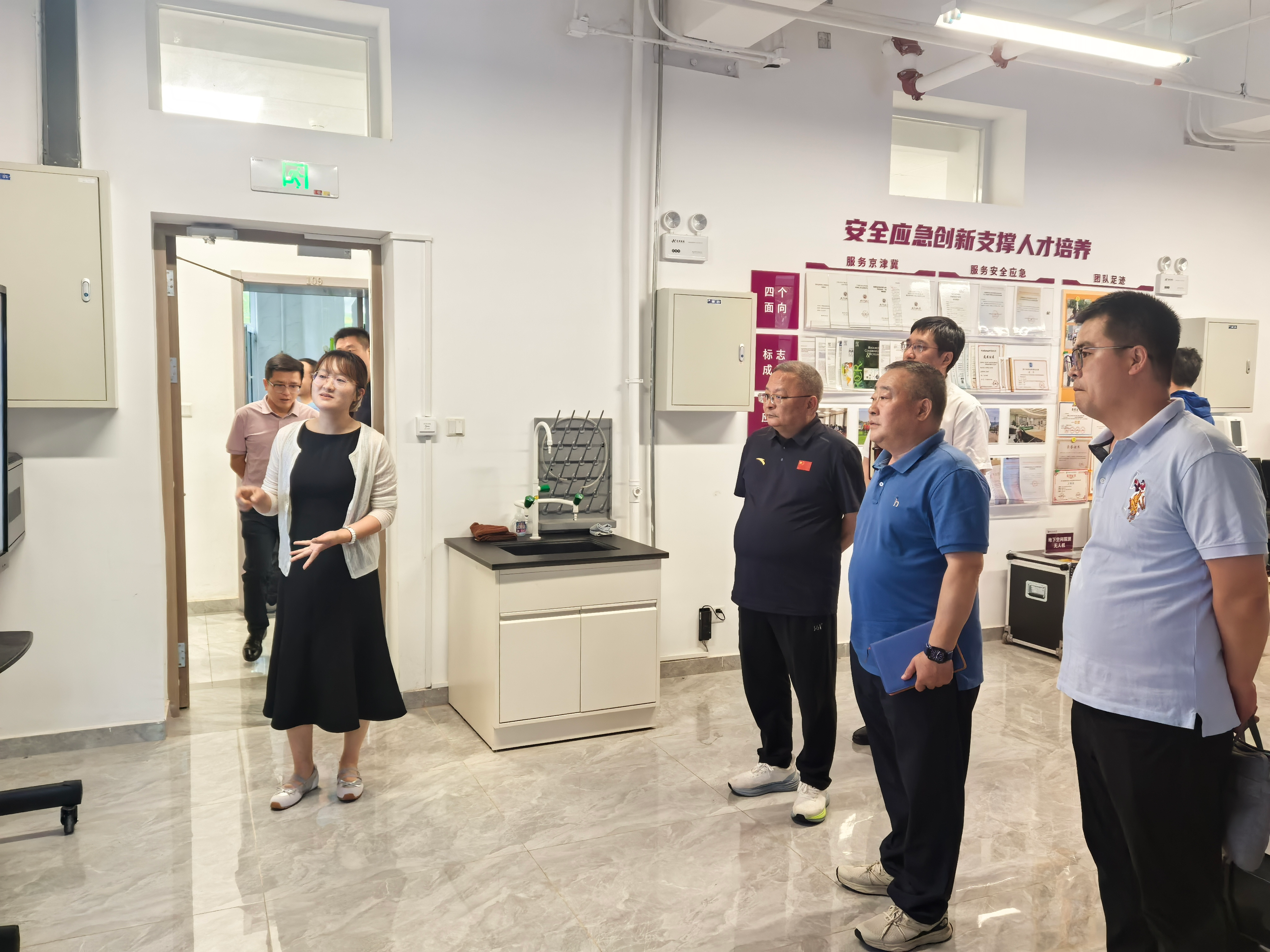 马杰校长带队赴北京考察交流 第 1 张 马杰校长带队赴北京考察交流 第 1 张