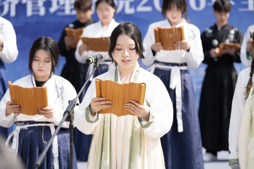 云南经济管理学院举行2026年全民阅读活动周(阅读昆明)启动仪式 第 7 张 云南经济管理学院举行2026年全民阅读活动周(阅读昆明)启动仪式 第 7 张