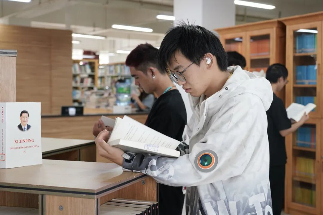 云南经济管理学院举行2026年全民阅读活动周(阅读昆明)启动仪式 第 15 张 云南经济管理学院举行2026年全民阅读活动周(阅读昆明)启动仪式 第 15 张