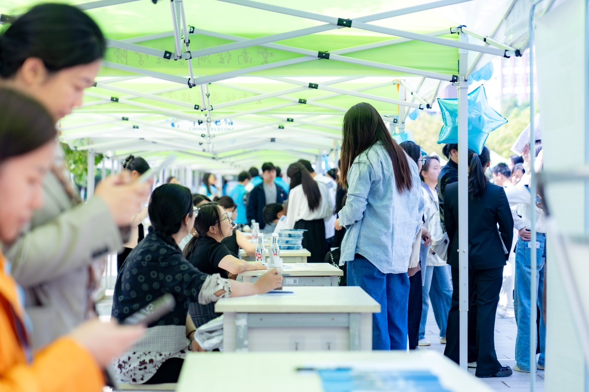 “启程马年 健康安宁”云南经济管理学院医学院专场招聘会圆满举行 第 1 张 “启程马年 健康安宁”云南经济管理学院医学院专场招聘会圆满举行 第 1 张