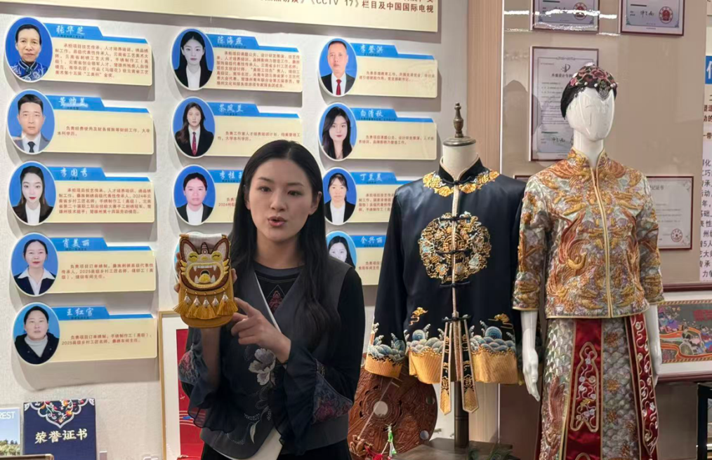 探寻文脉根脉,汲取创作灵感——我院2025级本科数字媒体艺术专业赴楚雄州州开展专业采风实践活动 第 5 张 探寻文脉根脉,汲取创作灵感——我院2025级本科数字媒体艺术专业赴楚雄州州开展专业采风实践活动 第 5 张